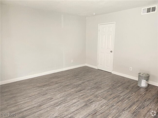 Building Photo - 3437 E Cheyenne Ave Unit B Rental