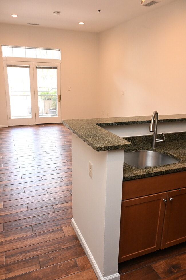 Photo - 309 Holland Ln Unidad 103