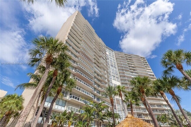 Building Photo - 2451 Brickell Ave Unit 3E Rental