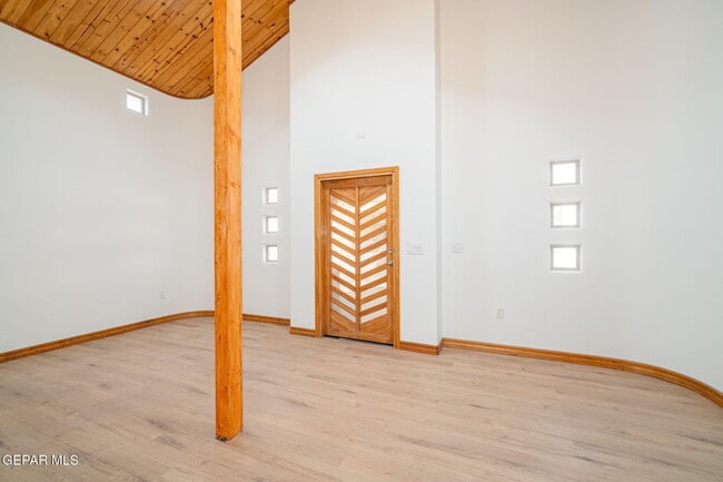 Photo - 404 W Overland Ave