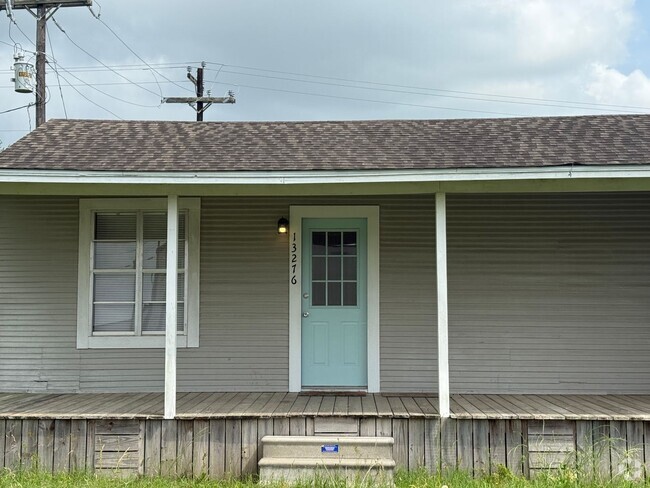 Building Photo - Cozy country home