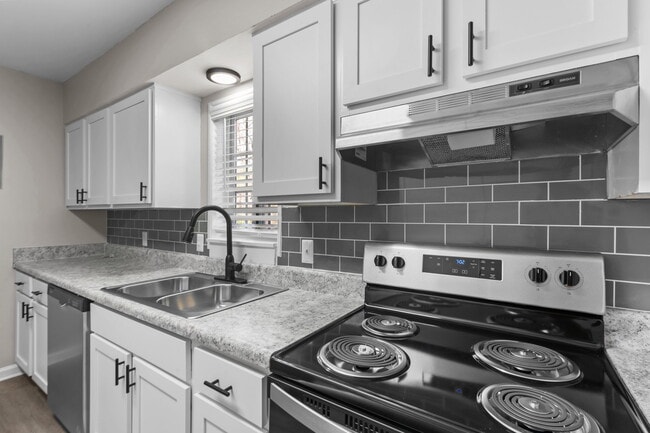 Building Photo - Signature Place Rental