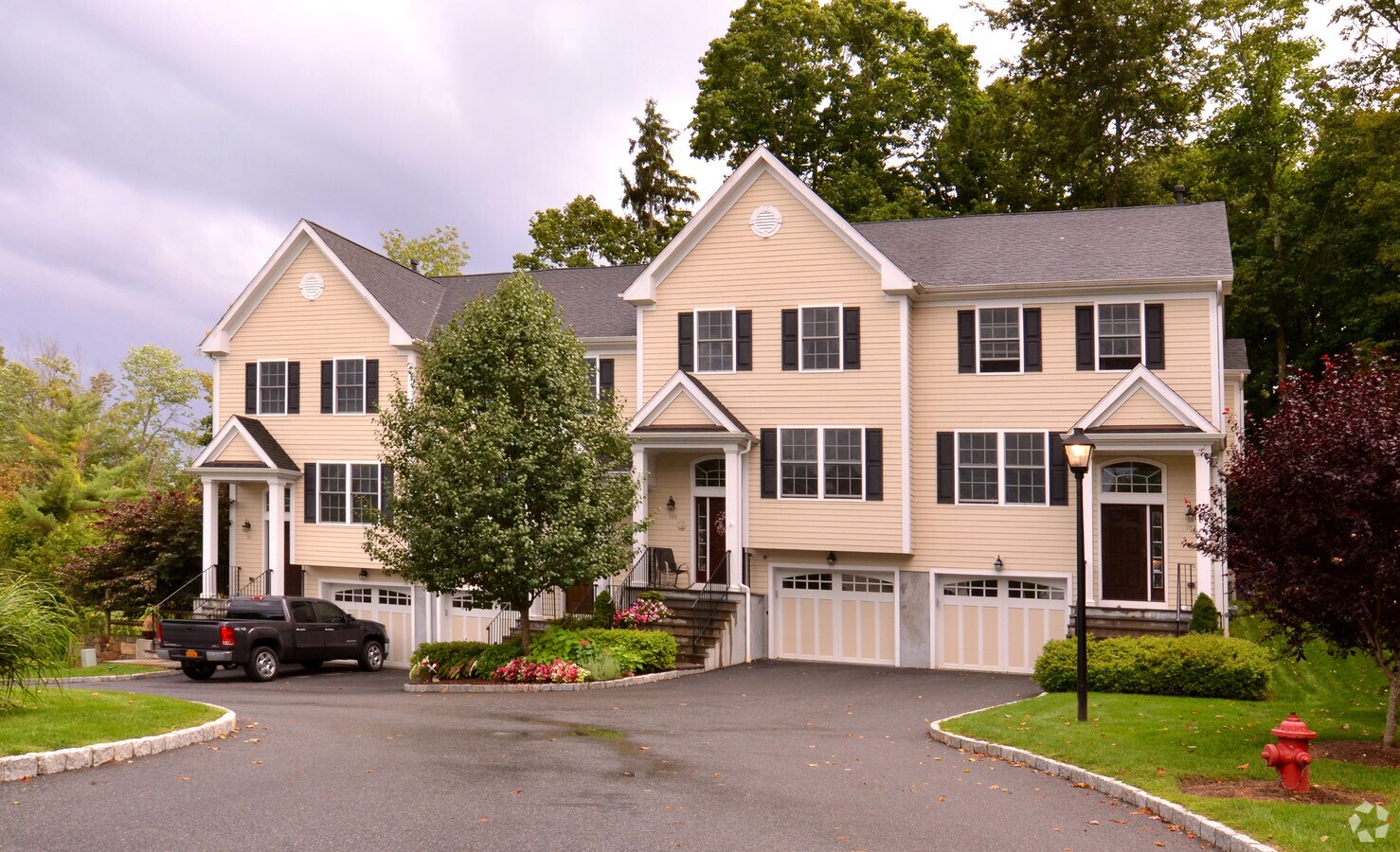 Photo - Stoneleigh Ave Apartments