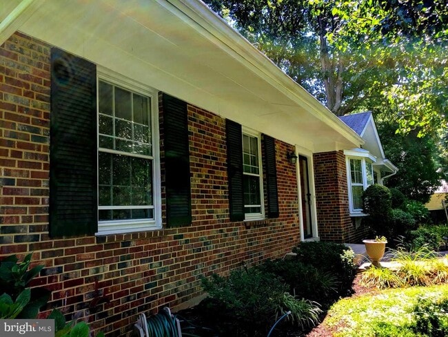 Building Photo - 8702 Thunderbird Ct