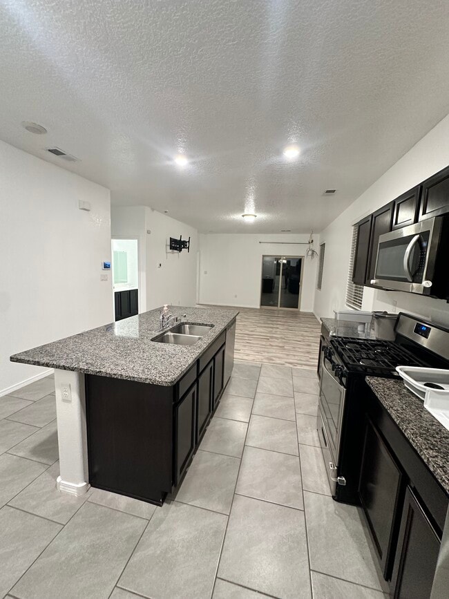 Photo - 1830 Goldenflare Loop NE