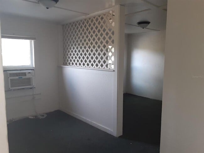 Building Photo - 414 1/2-S 1/2 S Miami St