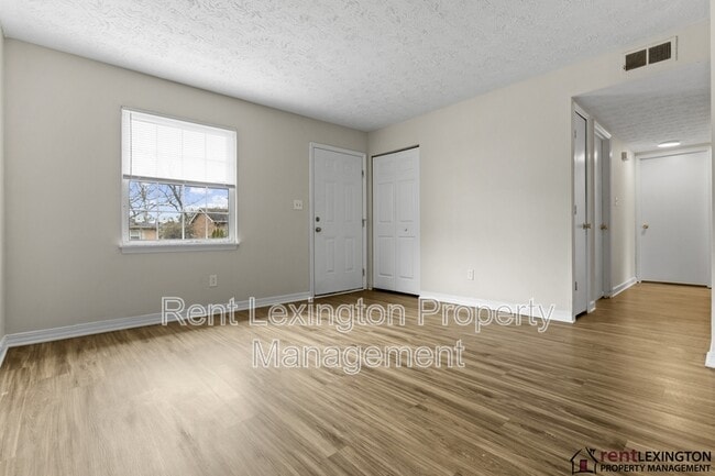 Photo - 3966 Northampton Dr