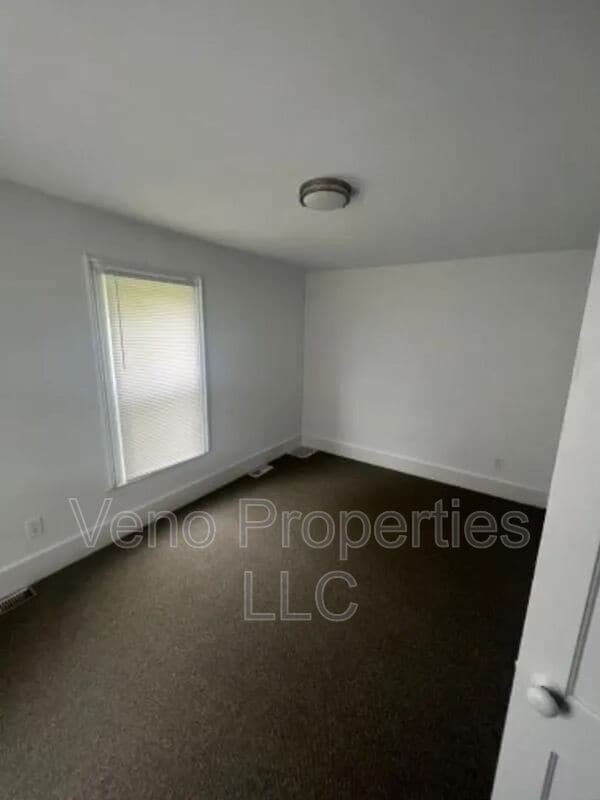 Photo - 131 W High St