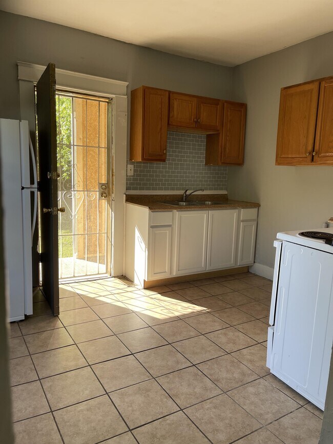 Photo - 3734 Seminary St