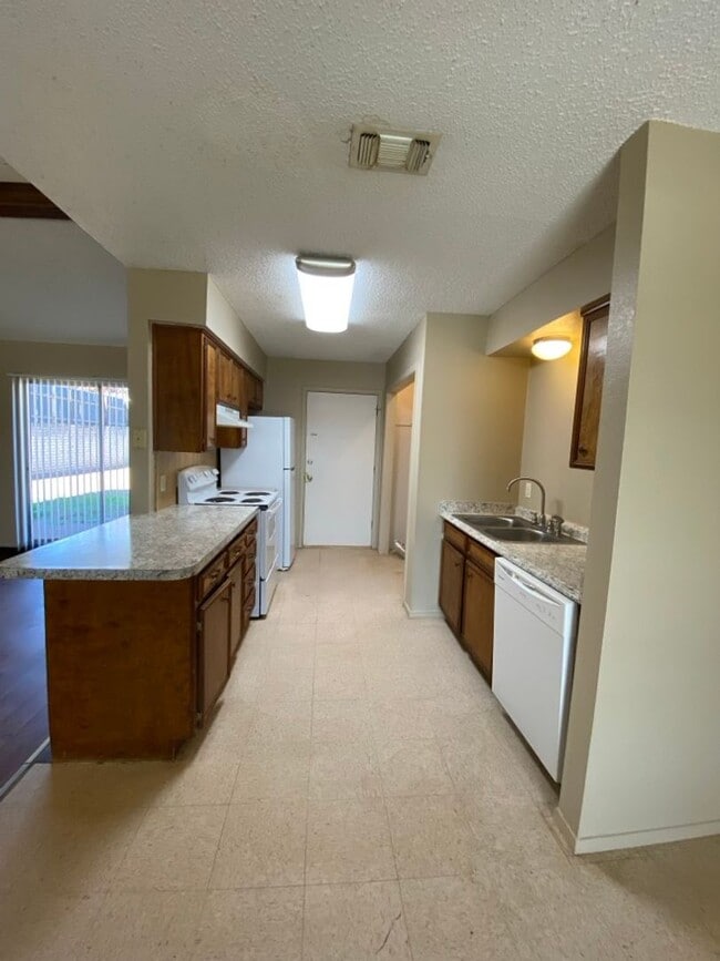 Photo - SPACIOUS & CUTE 2 bedroom 2 bath townhouse off Sunset Dr COMING SOON!