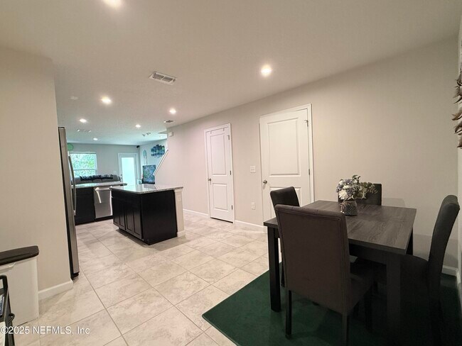 Photo - 5885 Creekside Crossing Dr