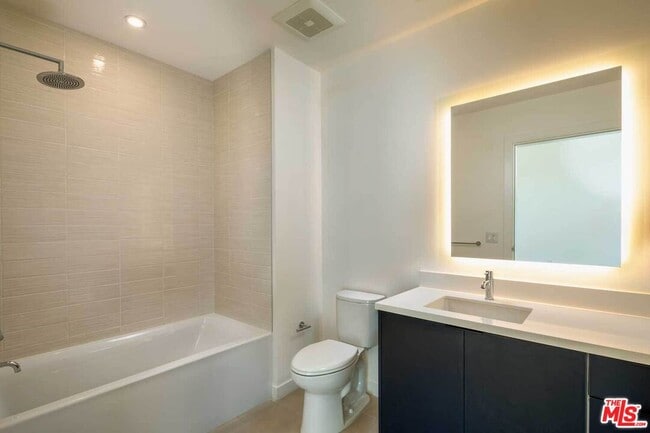 Photo - 3223 Wilshire Blvd Unit 306