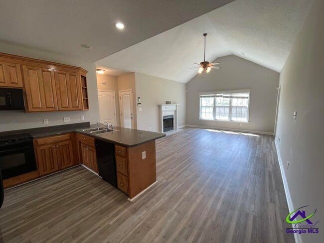 Photo - 114 Cedarland Dr