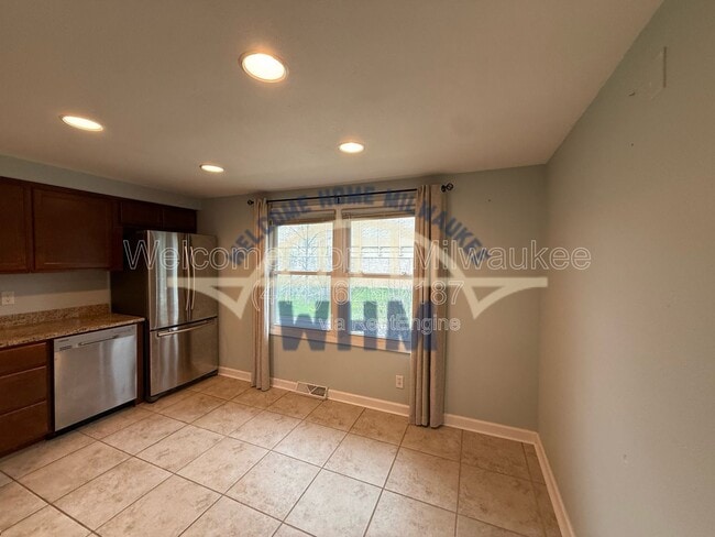 Building Photo - 4248 S 5th St Unit Upper
