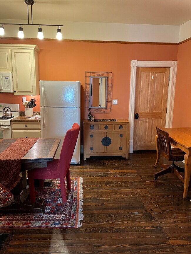 Photo - 147 E Chestnut St Unidad 2