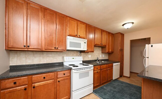 Photo - 675 Grove Terrace Unit 409