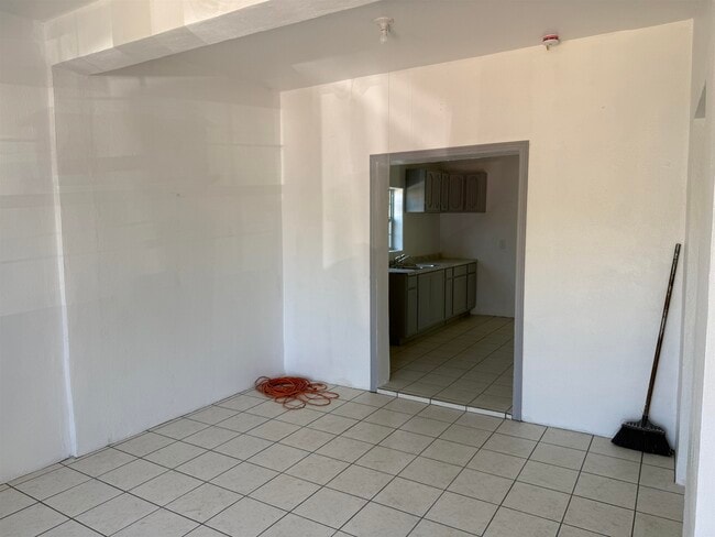 Photo - 3217 Diaz St