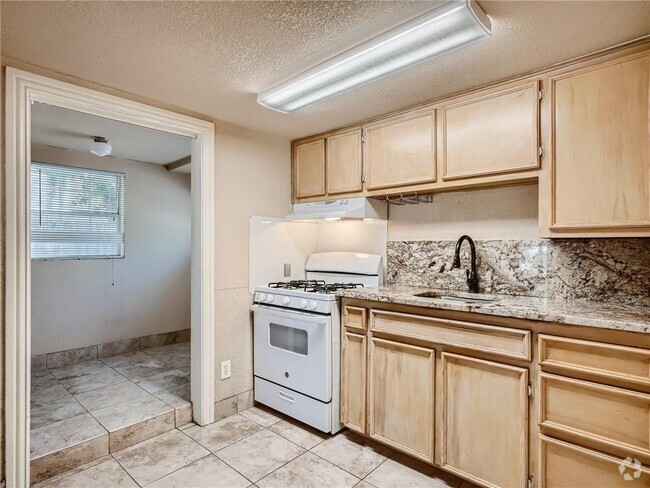 Building Photo - 1013 E 3rd St Rental