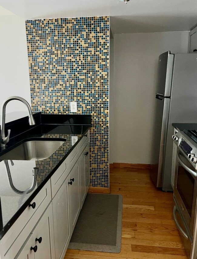 Building Photo - 157 N 9th St