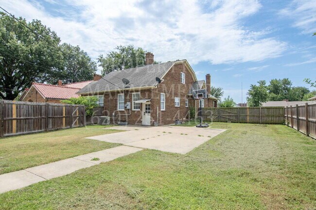 Photo - Spacious 4-Bedroom 2-Bathroom Home
