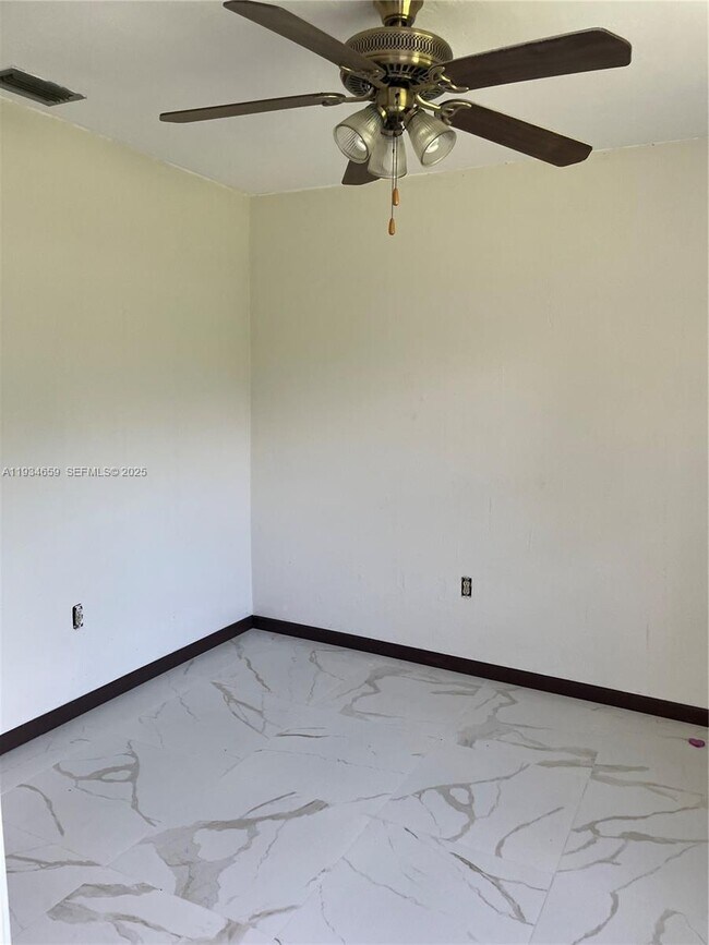 Photo - 19821 NE 13th Ct Unidad 2