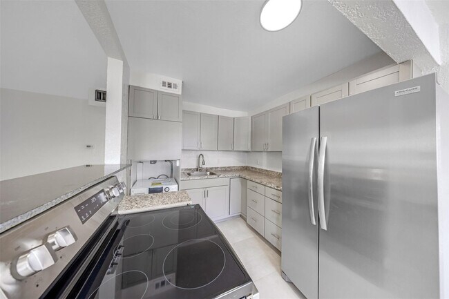 Photo - 20 NW 7th Ave