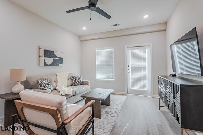 Photo - 1650 Harris Hill Rd Unidad 05-5304