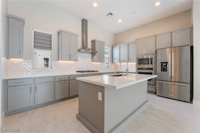 Photo - 667 Grey Saker St