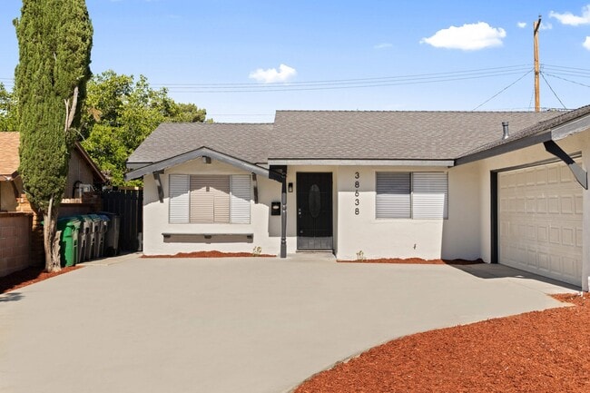 Photo - 38638 Carolside Ave