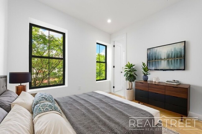 Photo - 3 Bed 3 Bath with W/D in unit! Unidad 3