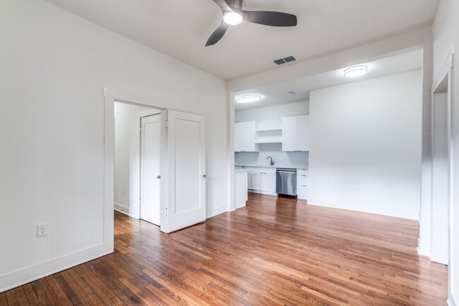 Photo - 210-M (ERL) Unit B