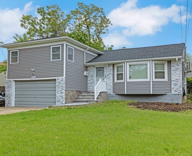 Charming 4BR House in Roosevelt - Charming 4BR House in Roosevelt