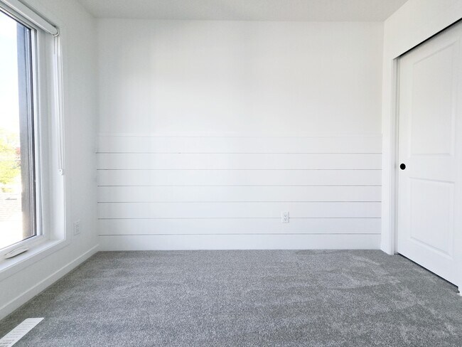 Photo - 12021-12090 90 St NW Unit MAIN 2