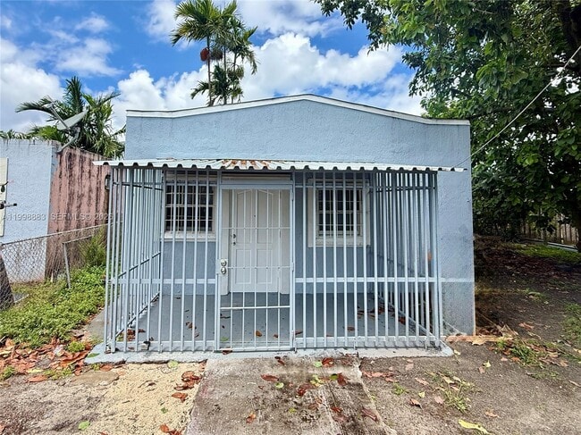 Building Photo - 1345 NW 55th St Unit 2