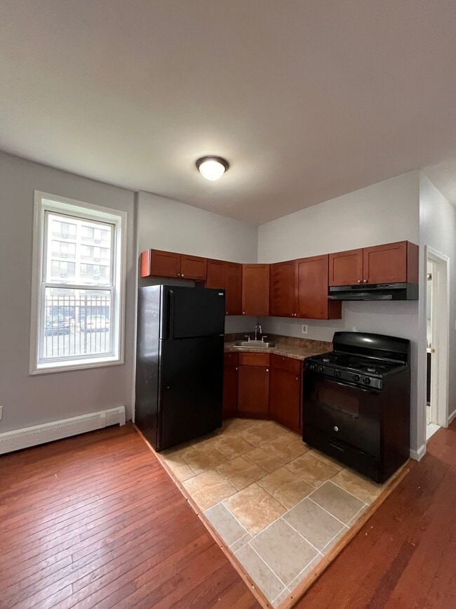 Building Photo - 89 Fulton Ave Unit 1L Rental