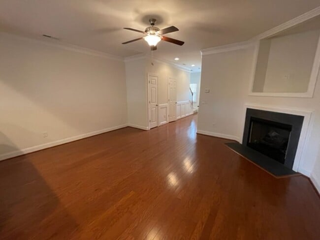 Photo - Townhouse / Burlington