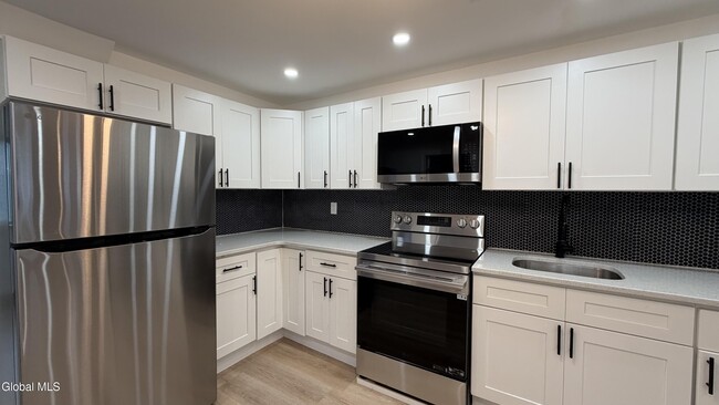 Photo - 305 2nd St