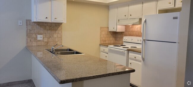 Building Photo - 3430 N Marks Ave Unit 101 Rental