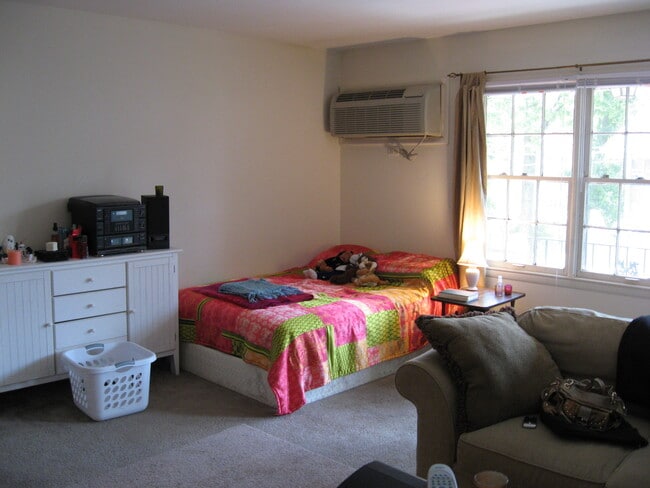 Photo - 424 Aylesford Pl Unit #1