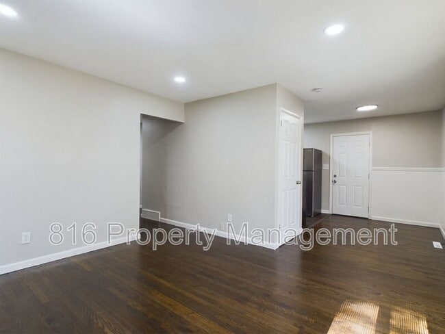 Photo - 4535 Lister Ave