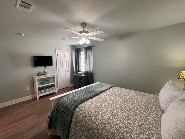 Photo - 1664 Beach Blvd