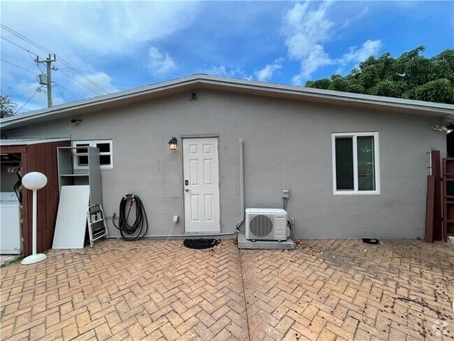 Building Photo - 1415 NE 25th St Unit STUDIO Rental