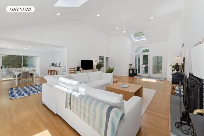 Photo - 26 Deer Path