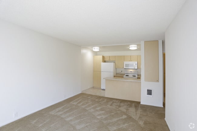 1 BR, 1 BA - 600 SF