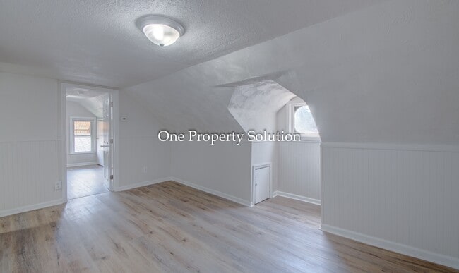 Photo - 2561 Harrison St