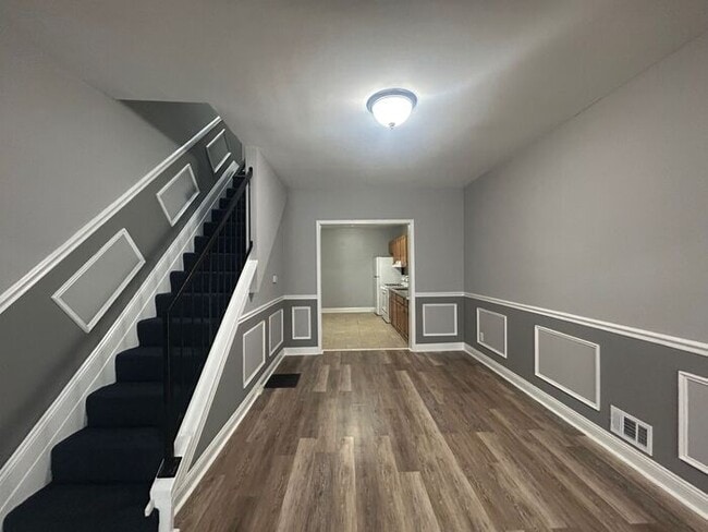 Building Photo - 2 Bedroom Plus Den