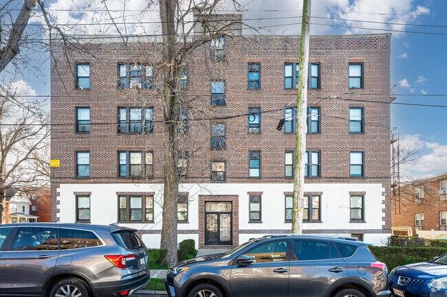 Photo - 160-04 Sanford Ave