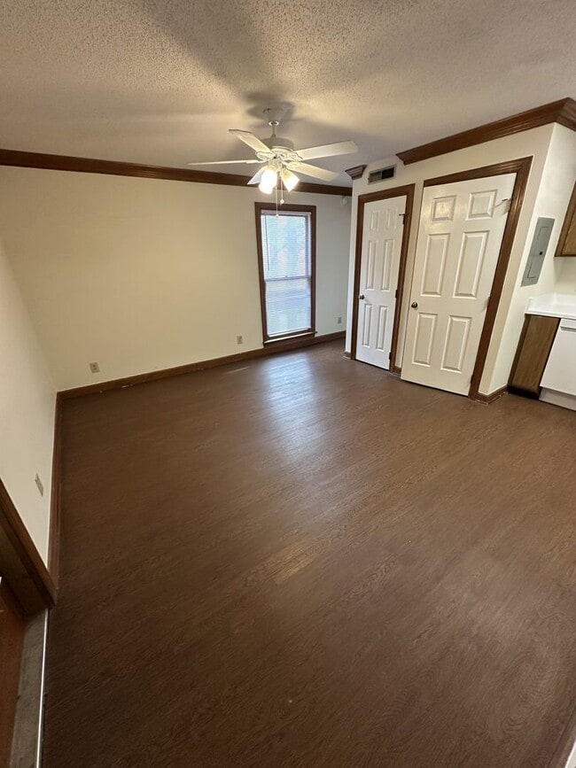 Building Photo - 1 Bedroom 1 Bathroom Condo!