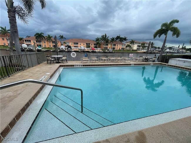 Building Photo - 4525 Country Club Blvd Unit 112 Rental