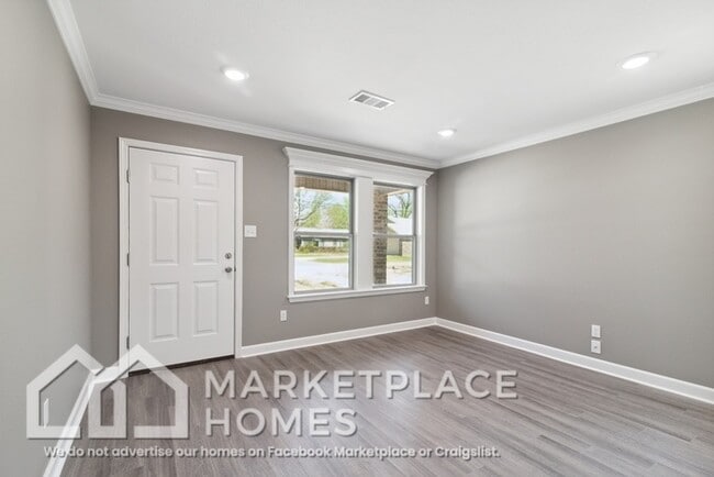 Photo - 900 W 23rd St